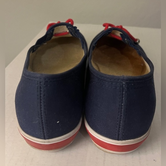 Grasshoppers size 10 blue nautical theme
Walking shoes - Picture 3 of 6